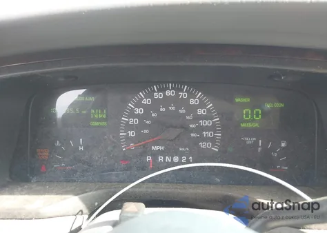 2002 Lincoln Town Car Signature from USA, damaged, VIN 1LNHM82W92Y649030